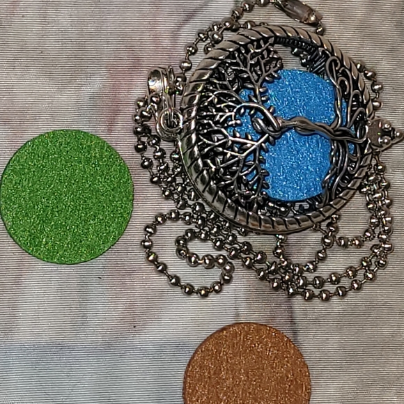 New Essential Oil Tree of Life Diffuser Necklace - Picture 6 of 12